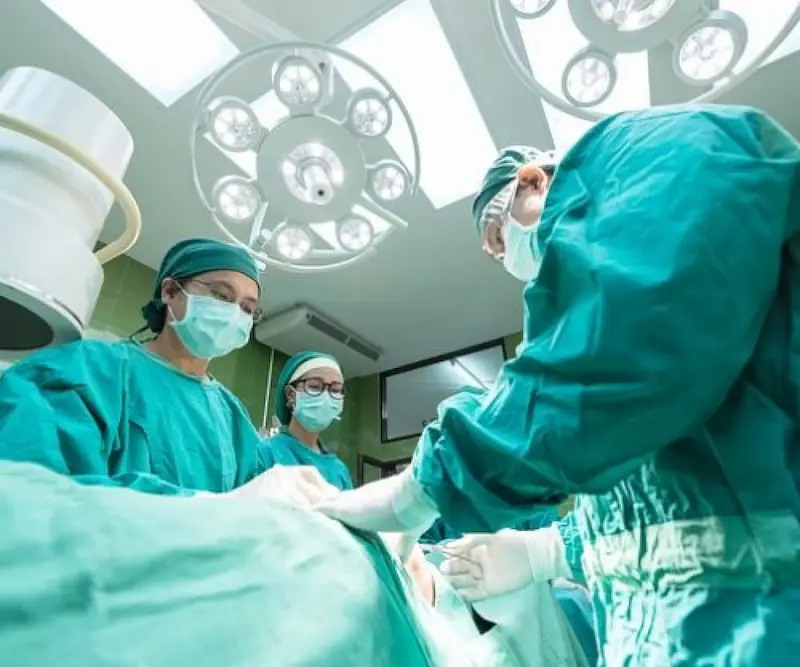 Avocat erreur médicale La Roche-sur-Yon — bloc opératoire